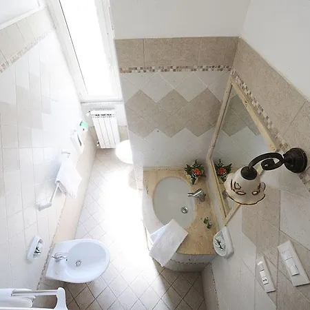 Casa Yvorio Отель Террачина