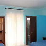 מלון Casa Yvorio 2*