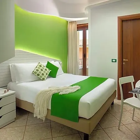 Casa Yvorio Террачина